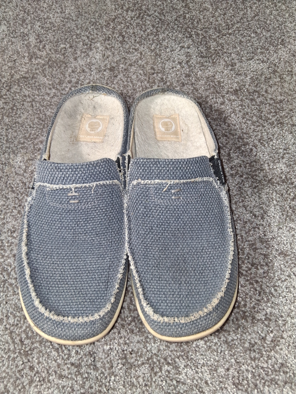 Gecko Man slip-on slippers featuring a blue canvas upper with white contrast